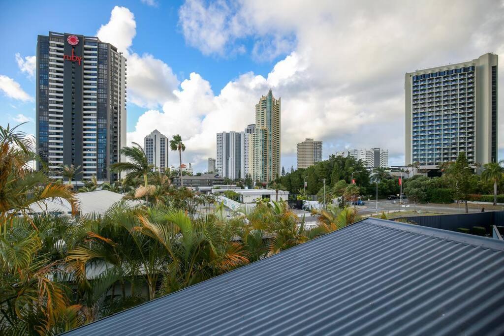 The Palm In Heart Of Surfers Paradise Villa Gold Coast Exterior photo